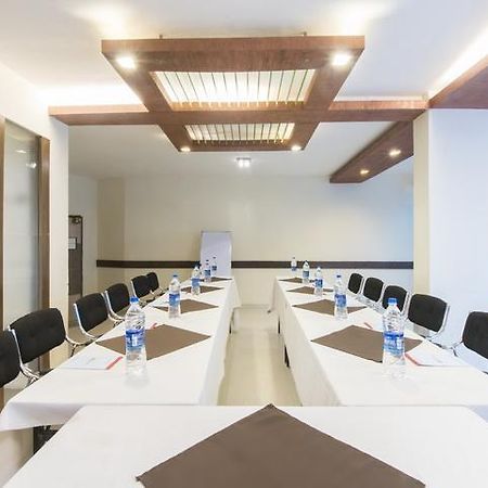 Hotel The Westend Ahmedabad Exterior photo