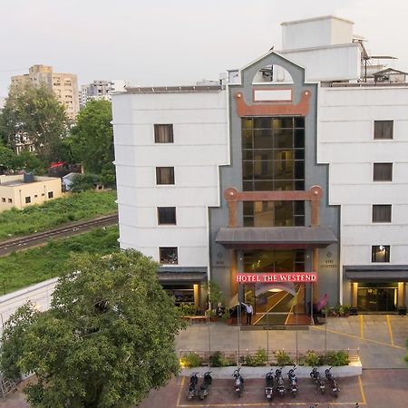 Hotel The Westend Ahmedabad Exterior photo