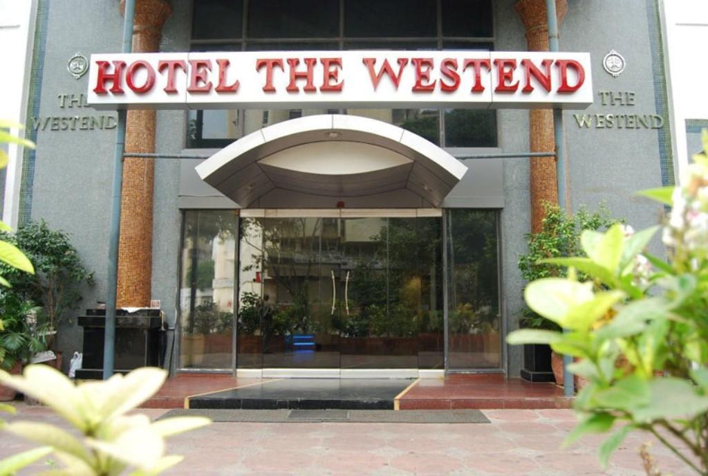 Hotel The Westend Ahmedabad Exterior photo