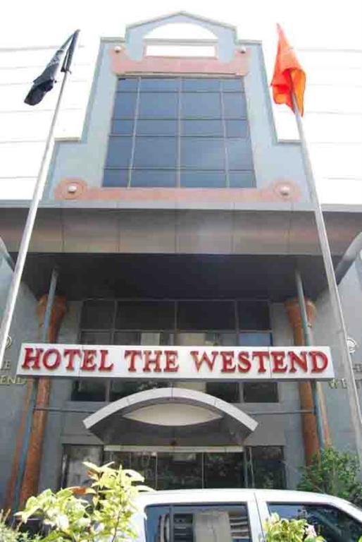 Hotel The Westend Ahmedabad Exterior photo
