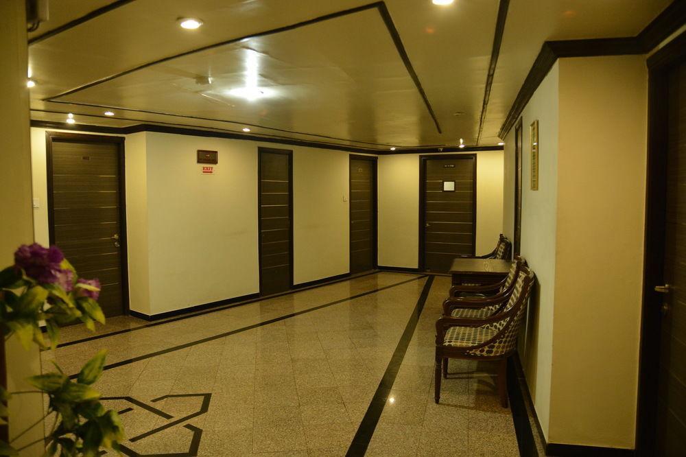 Hotel The Westend Ahmedabad Exterior photo