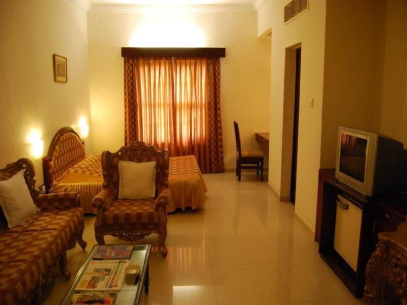 Hotel The Westend Ahmedabad Exterior photo