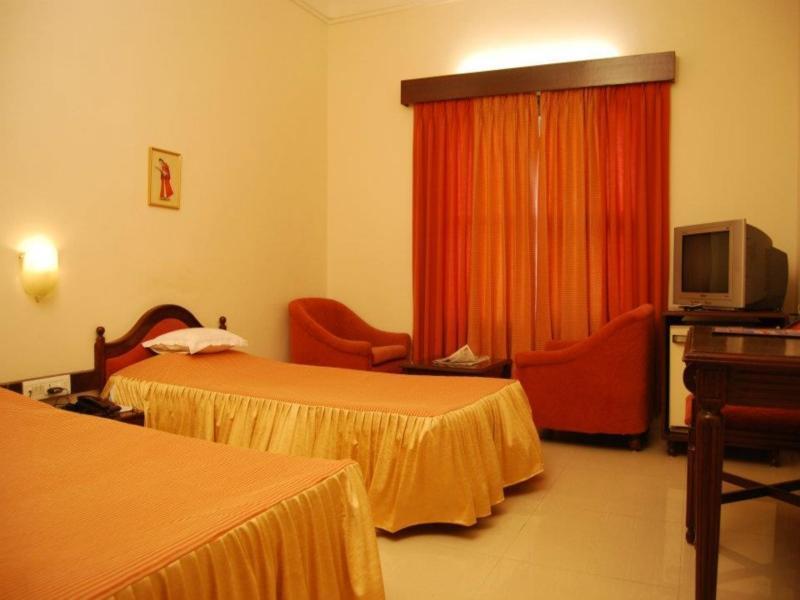 Hotel The Westend Ahmedabad Exterior photo