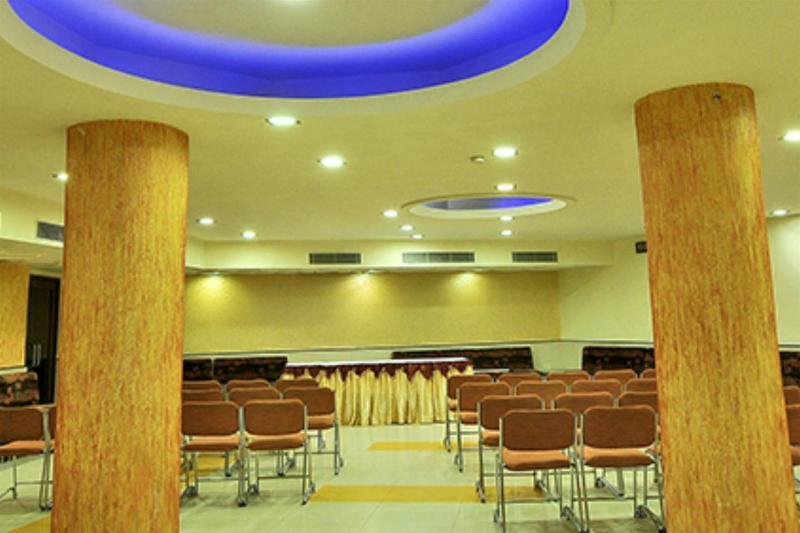 Hotel The Westend Ahmedabad Exterior photo