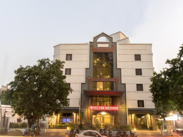 Hotel The Westend Ahmedabad Exterior photo