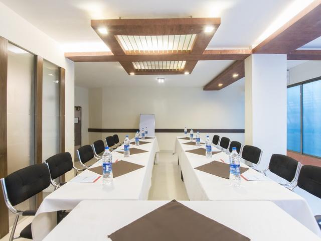 Hotel The Westend Ahmedabad Exterior photo