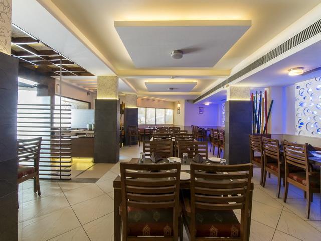 Hotel The Westend Ahmedabad Exterior photo