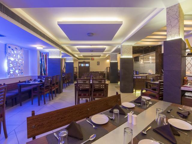 Hotel The Westend Ahmedabad Exterior photo