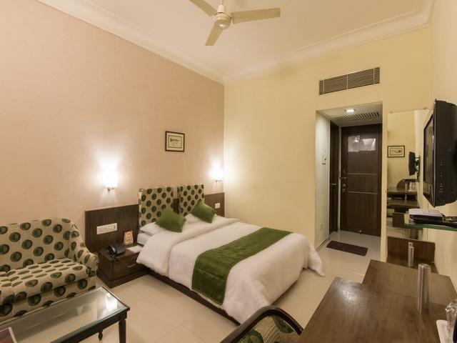 Hotel The Westend Ahmedabad Exterior photo