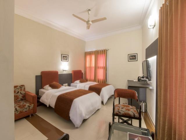 Hotel The Westend Ahmedabad Exterior photo