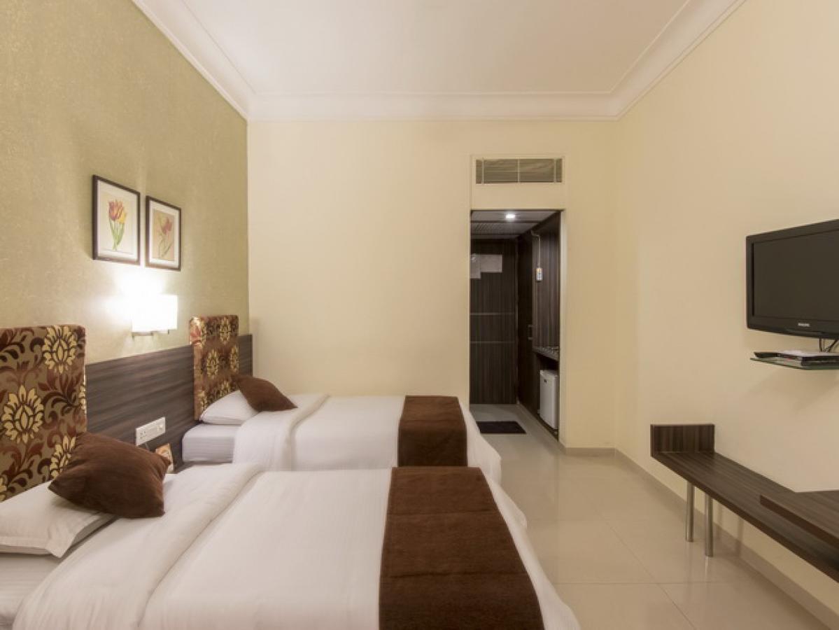 Hotel The Westend Ahmedabad Exterior photo