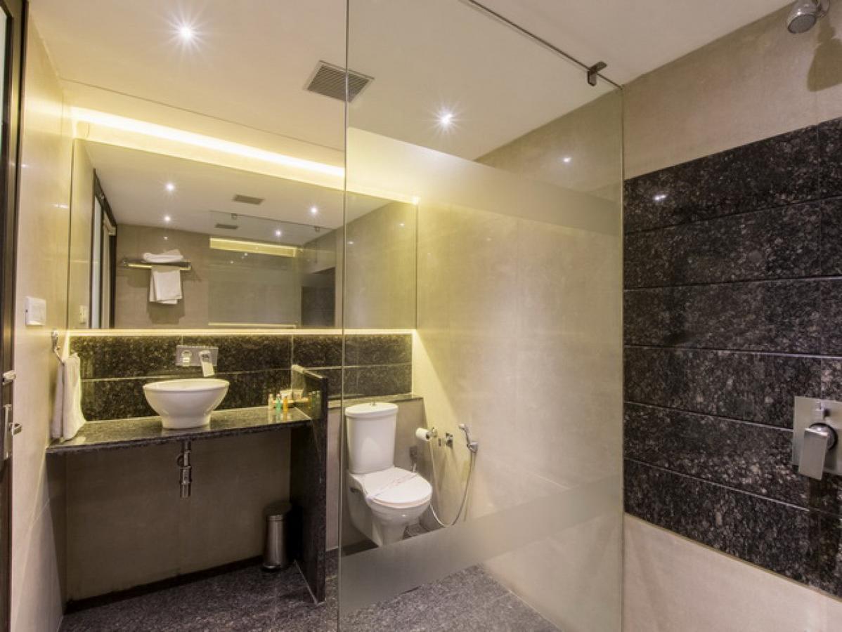 Hotel The Westend Ahmedabad Exterior photo